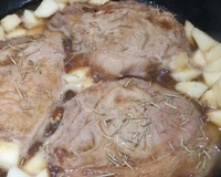 Bisteca de porco com maçã