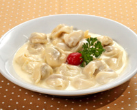 Eu não cozinho capeletti em água fervente, prefiro o preparo da minha família: mesmo os comprados ficam como os de restaurante