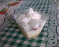 Merengue de morango com suspiro