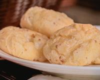 Desde que aprendi a fazer esse pãozinho de tapioca sem glúten não compro mais no mercado e meu café da manhã ficou muito mais gostoso