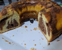 Bolo mesclado de baunilha e chocolate