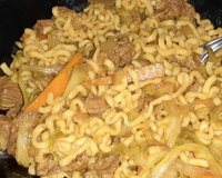 Yakissoba de carne com legumes do ED