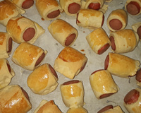 Enroladinho de salsicha assado fácil