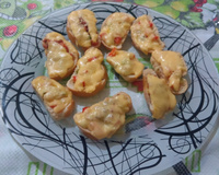 Torrada com vinagrete e queijo