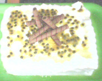 Bolo de maracujá recheado com mousse de maracujá