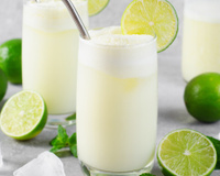 Esse é o verdadeiro truque para fazer uma limonada suíça cremosa, sem amargar e MUITO refrescante