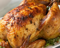 Sem óleo, sem manteiga: o frango assado precisa de apenas um líquido para que a pele fique crocante e brilhante