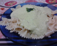 Macarrão ao molho de abobrinha e cream cheese