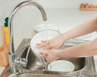 5 truques que vão te ajudar a lavar a louça em menos tempo, com menos esforço, mais rapidez e facilidade
