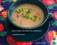 Sopa creme de aipim (mandioca) com linguiça e creme de leite