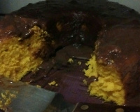 Bolo de cenoura com calda de chocolate de microondas