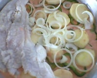 Peixe ao molho de tomate e leite de coco