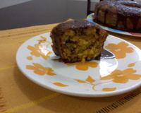 Bolo de cenoura com coco e chocolate
