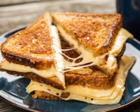 Você ainda usa frigideira para fazer queijo quente? Que bonitinho