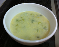 Sopa cremosa de alho-poró