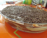 Pavê de chocolate com biscoito champagne