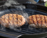 4 regras simples para fazer hambúrgueres perfeitos no sabor e na textura, segundo chef profissional