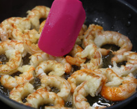 Nunca mais deixei o camarão borrachudo desde que eu descobri o que estava fazendo de errado: é muito mais simples do que eu pensava!