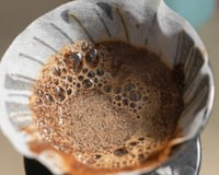 Por que colocar canela em pó antes de coar o café: depois que descobri os benefícios só faço desse jeito