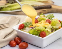 O molho rápido de salada com poucos ingredientes que a minha família não consegue parar de comer