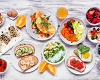 Os especialistas concordam: aqui está o que você deve comer no café da manhã para manter o peso e se alimentar de forma saudável