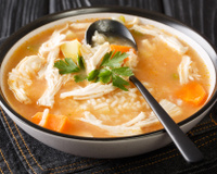 Como fazer canja com frango desfiado na panela de pressão