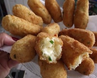 Bolinho de aipim com recheio de carne moída