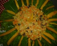 Salada de vegetais com uvas-passas