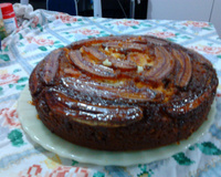 Bolo de banana caramelada