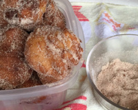 Bolinho de chuva com banana e canela