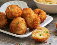Bolinha de macarrão com queijo: confira a receita deliciosa
