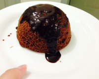 Bolo de caneca de chocolate com calda - light