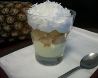 Pavê de abacaxi com marshmallow e coco fresco