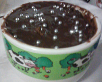 Bolo de caneca com cobertura