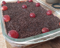 Pavê de brigadeiro com creme branco