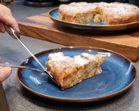 Essa é a melhor e mais fácil torta de maçã que já fiz e comi na vida: receita de sobremesa rápida de fazer, nem precisa bater a massa!