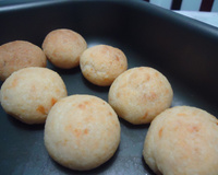 Pão de queijo recheado