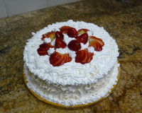 Bolo merengue de morango