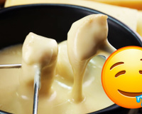 CUIDADO, reproduzir essa receita pode causar vício: fondue de queijo muito cremoso