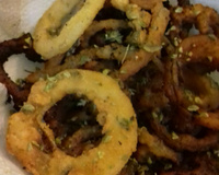 Anéis de cebola temperados