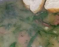 Caldo verde de mandioca