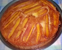 Bolo invertido de banana caramelada de liquidificador