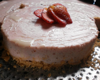 Torta mousse de morango e calipso branco