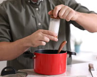 Como tirar o excesso de sal da comida que passou do ponto: 3 truques fáceis que aprendi no TudoGostoso