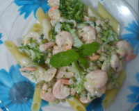 Macarrão ao molho branco com camarão