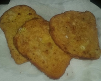 Ovos mexidos com rabanada salgada