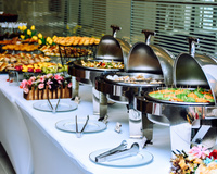 Evite problemas na viagem e fuja desses 4 alimentos quando comer no hotel (alerta de nutricionista!)