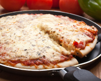 Não sabe o que fazer com o arroz que sobrou? Aproveite para preparar uma massa de pizza deliciosa e sem glúten