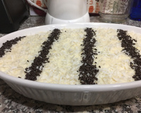 Pavê de coco com biscoito de chocolate