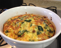 Omelete assado com presunto, batata e espinafre